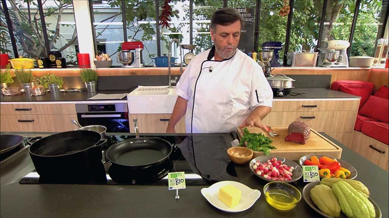 Rôti de bœuf, radis cuits, chaillotte et poivrons