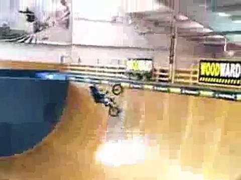 Les meilleurs tricks de BMX au monde !!