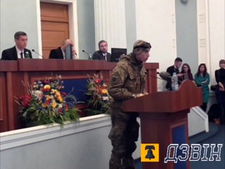 Черкаси. В облраді боєць УДК "Правий сектор" друг "Немирний" попередив депутатів (2)