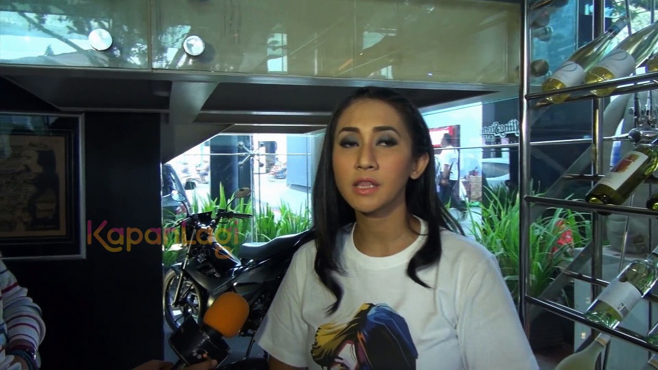 Cut Memey Mendadak Jadi Cleopatra
