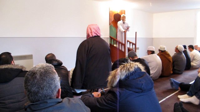 2 Hazebrouck, 20 novembre 2015: la grande prière du vendredi à la mosquée, après les attentats de Paris