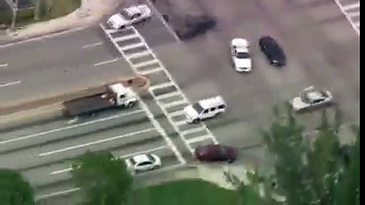 French police chase and capture terrorists - Paris Attack