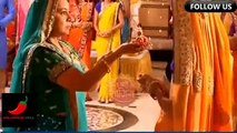 Diya Aur Baati Hum Bhabho Force Sandhya To LEAVE Suraj 24th October 2015