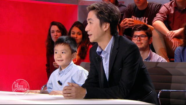 Brandon et son père Angel sur le plateau du Petit Journal - Le Petit Journal du 20/11/2015 - CANAL+