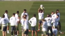 CR7 é alvo de brincadeiras de Casemiro e Marcelo no treino do Real Madrid