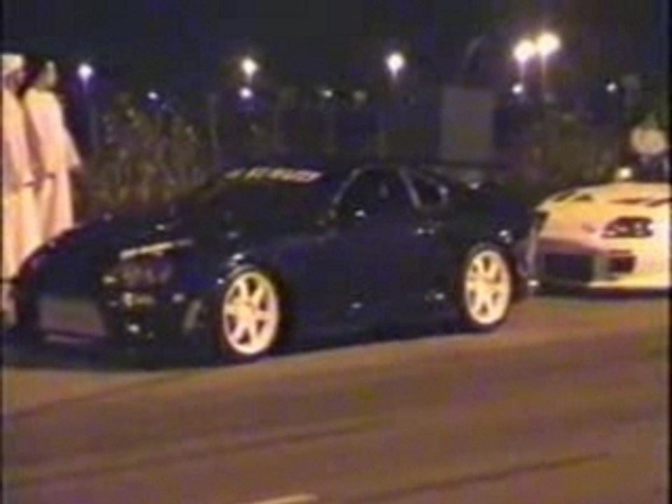 VIDEO - Toyota Supra vs Yamaha R1