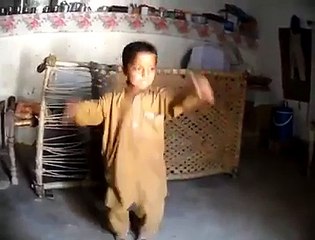 PTI - Banega Naya Pakistan - Attaullah Esakhelvi  Pathan Child Dance Very Well HD  2015