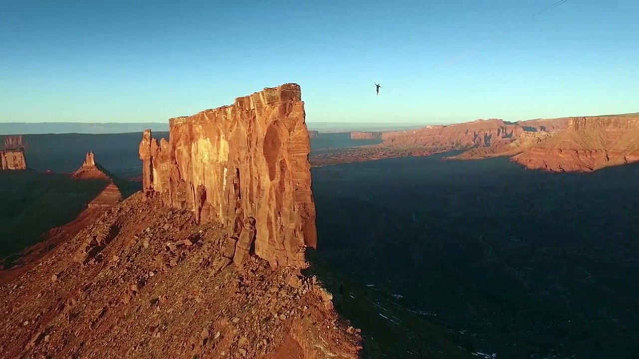 Espectacular equilibrista en el desierto de Utah