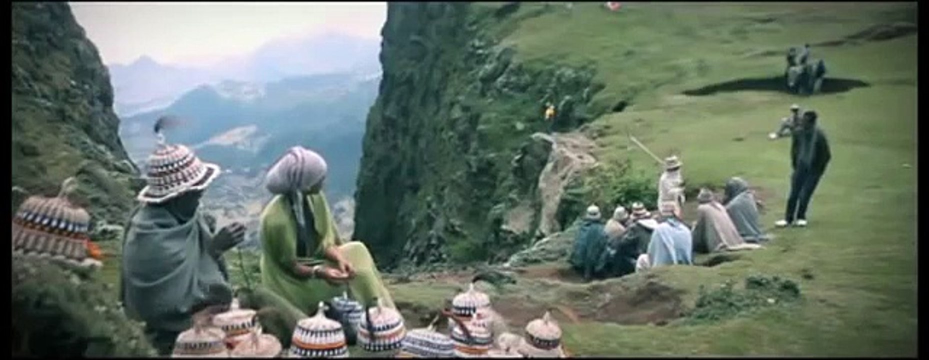 Ethiopia – A Henock Ayele film: Kemis Yelebesku’let / ቀሚስ የለበስኩለት [Trailer]