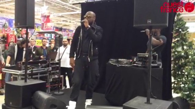 Maître Gims à Carrefour à Nantes