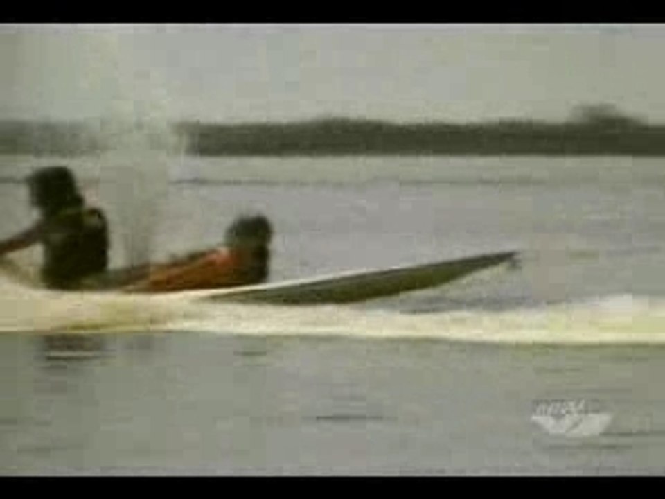 Régis fait du ski nautique