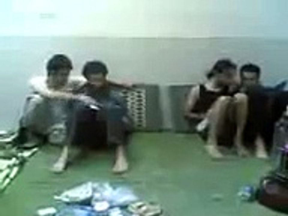 WhatsApp Funny Video - College masti haha  -P-AtstRD7ToCI