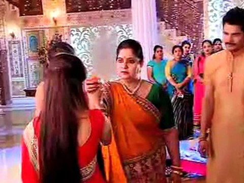 Gopi ne Record kiya Gora ka Ahem ko Aag Lagane Vala Video aur Kiya Blackmail - 20 November 2015 - Saath Nibhana Saathiya