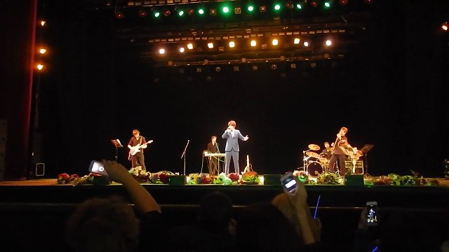 «Давай друг друга украдём» А.Бон (С.-Петербург, 30.04.2015) (Александра Воробьева)