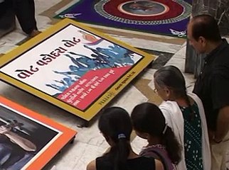 Vadodara Rangoli showing election awareness program