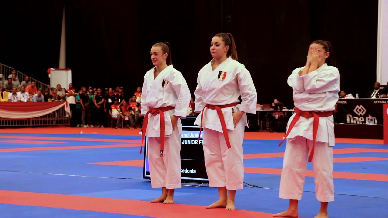 L'Or pour l'équipe féminine kata en Indonésie !