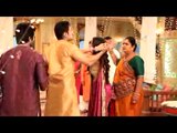 Meera ne Ki Gora ke Saat Badtmeezi jis se Dharam ne uuse Ghasita baal pakad kar - 21 November 2015 - Saath Nibhana Saathiya