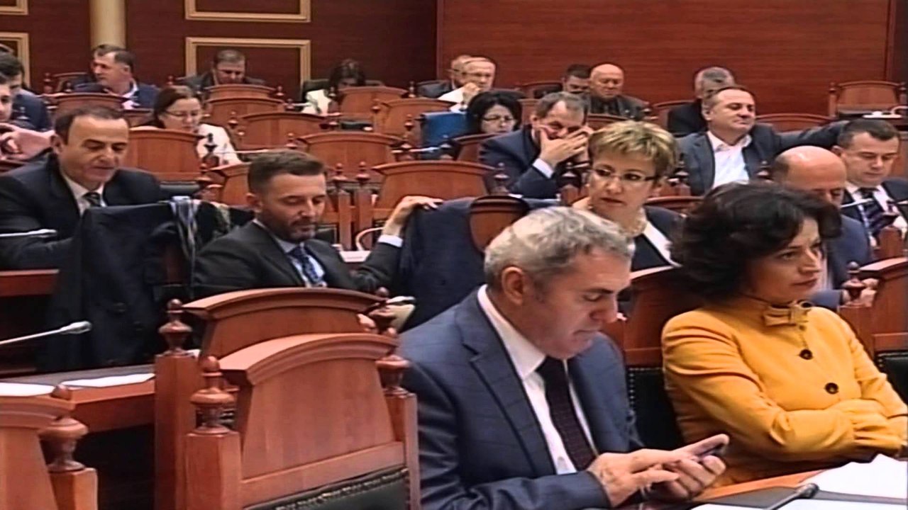 Report TV - Ja 34 dembelët që shpërfillin çdo ditë Kuvendin e Shqipërisë