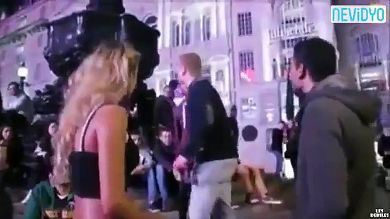 Genç kızdan beklenmedik hareket!