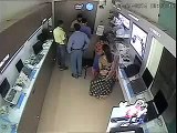 Lady Thief Stealing Laptop Caught In CCTV Footage