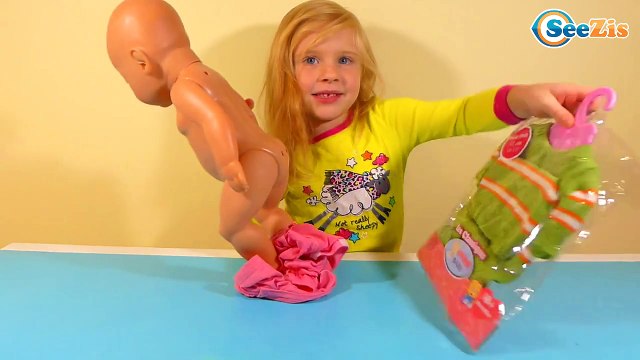 ✔ Кукла Беби Борн. Новый костюм для малыша от Маши. Видео для детей. Doll Baby Born new suit ✔