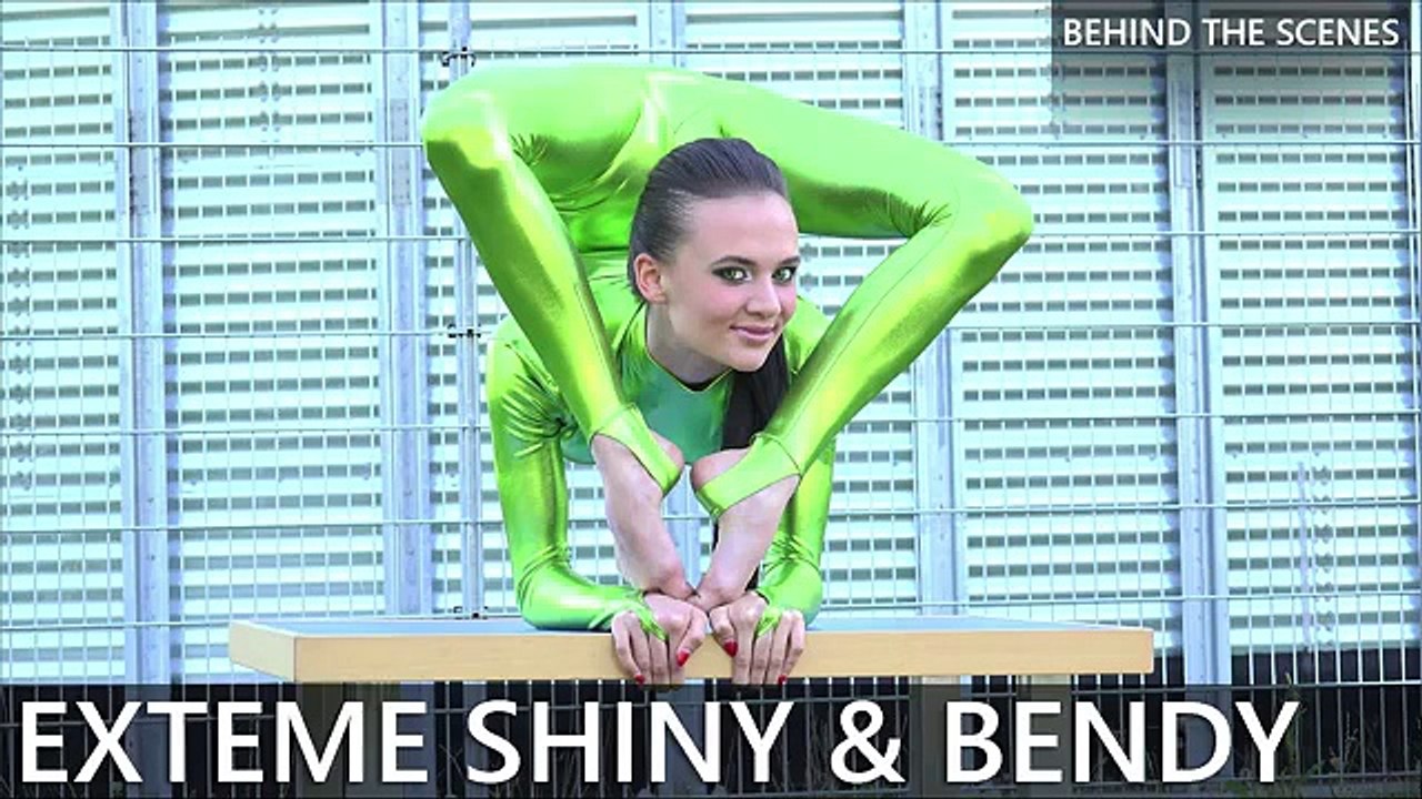 Contortion Flexilady Malina - Extreme Shiny & Bendy