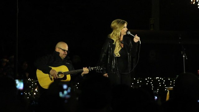 Trisha Yearwood sings the Elvis song 'Merry Christmas Baby' Graceland Plaza November 2015