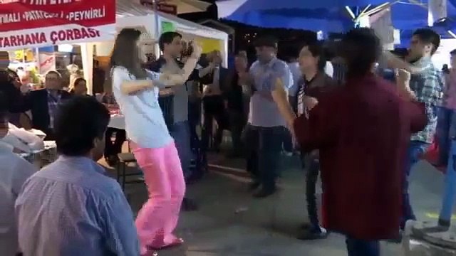 KIZ SONRADAN COŞUYOR NEDE GÜZEL OYNUYOR