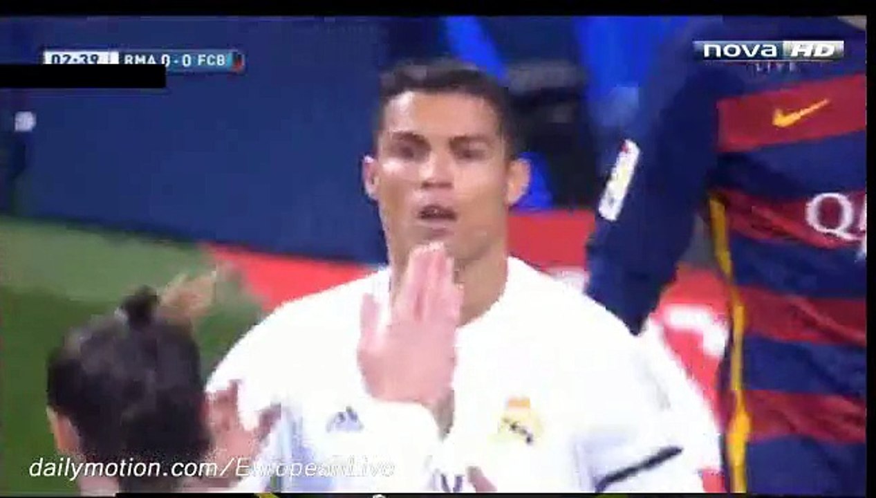 Cristiano Ronaldo BIG Chance - Real Madrid v. Barcelona - 11_21_2015 HD