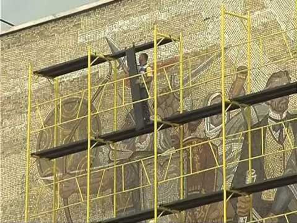 Shkaterrimi i veprave monumentale te Komunizmit - Vizion Plus - News - Lajme