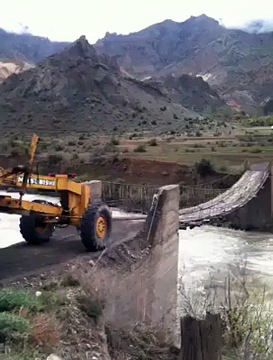 Top Level Driving Skills On Bridge
