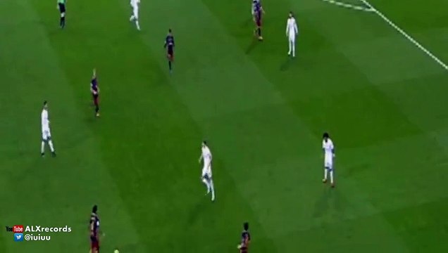 Andres Iniesta Fantastic Goal - Real Madrid vs Barcelona 0-3 El Clasico 21-11-2015