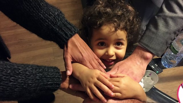 Main dans la main , l'hommage aux victimes des attentats