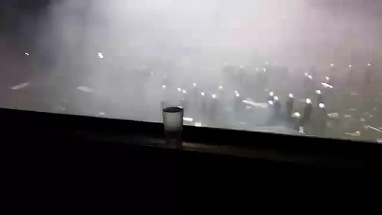 Μάχες οπαδών - ΜΑΤ στην Λεωφόρο