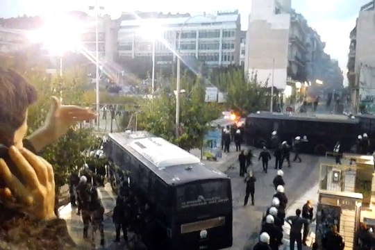 Επεισόδια έξω από τη Λεωφόρο