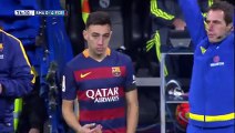 Andrés Iniesta sale ovacionado del Santiago Bernabéu