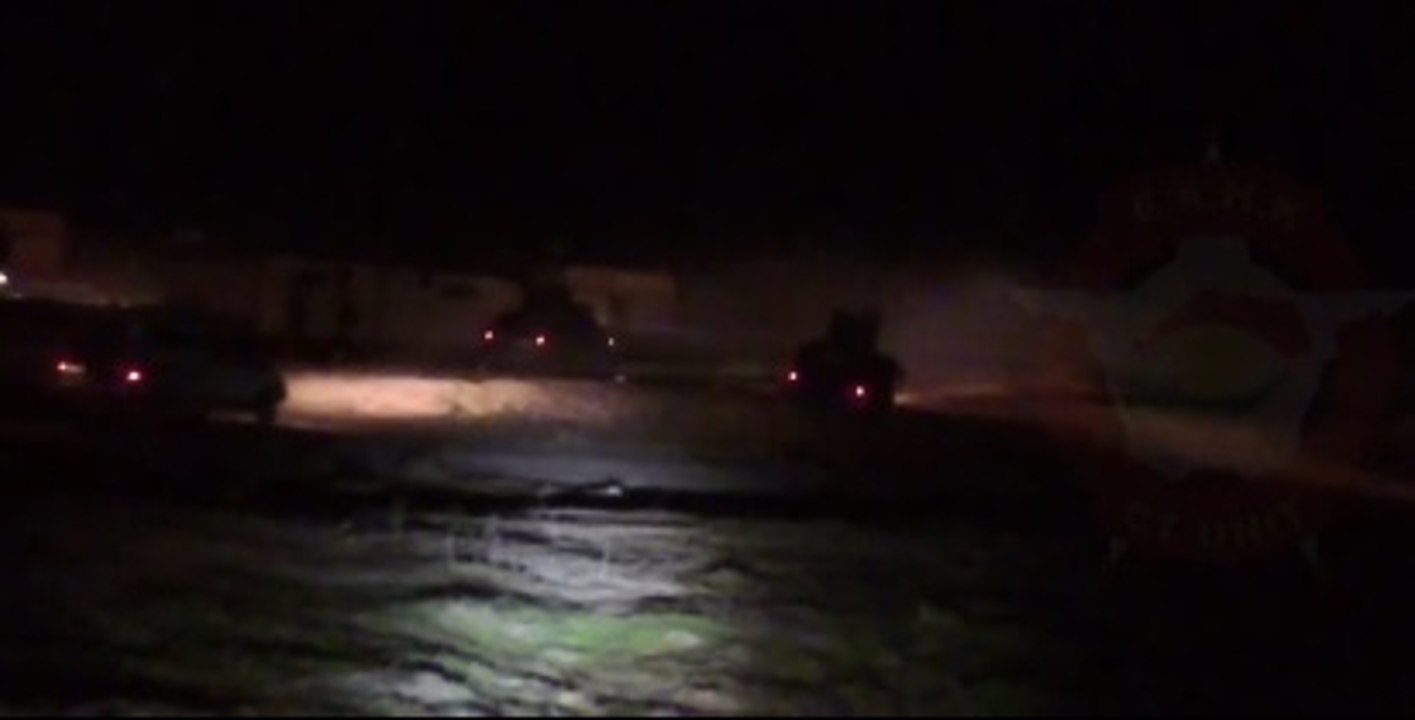 Kurdish Peshmerga Pound Trapped Enemy At Night In Sinjar