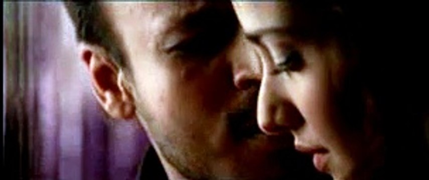 Vivek-Oberoi-and-Neha-Sharma-get-hot-and-heavy-HD