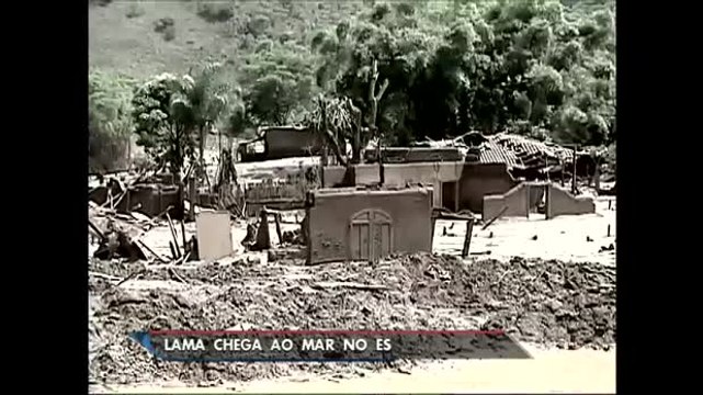 Lama das barragens da Samarco chega ao mar no Espírito Santo