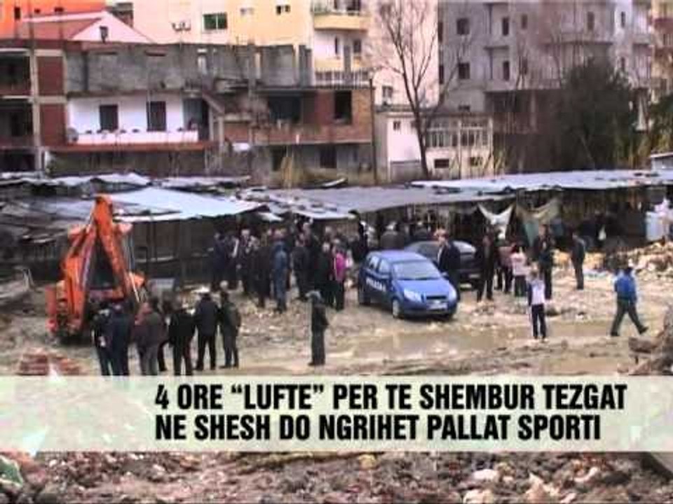 Fier, përplasje tregtare-polici - Vizion Plus - News - Lajme