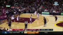 En plein match LeBron James va s’asseoir sur le banc et prend une technique