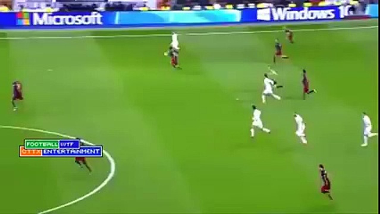 Isco nutmegged Lionel Messi 21-11-2015