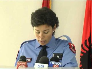 ARRESTOHEN 3 VAJZA TRANSPORTONIN HEROINE ME MAKINEN E TYRE NE ITALI LAJM