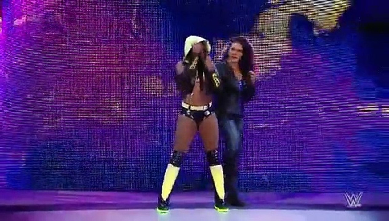 Brie Bella Vs Naomi