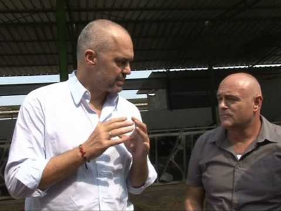 EDI RAMA NE TUR PREMTON LEHTESIRA PER FERMERET NE TIRANE, NE VLORE ME GRATE LAJM
