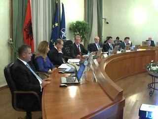 PERGJIMET E POLITIKANEVE BERISHA NJOFTON PENALIZIMIN E PERGJUESVE TE PAAUTORIZUAR LAJM