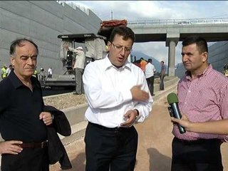 UNAZA E MADHE ÇELEN 3 2 KM RRUGE E ASFALTUAR PER TRAFIKUN E MJETEVE LAJM