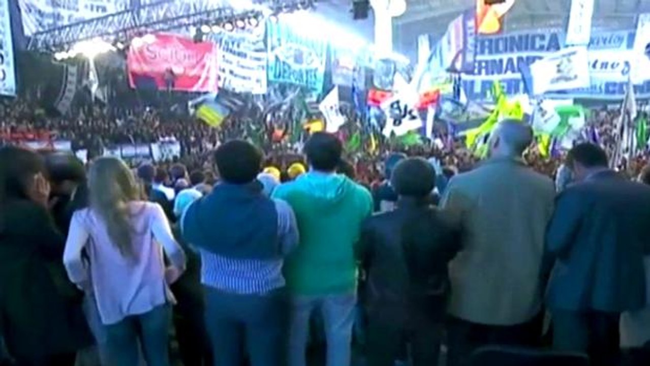 Argentinos vão eleger sucessor de Cristina Kirchner neste domingo (22)