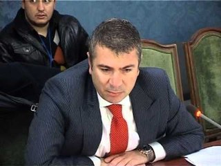 PAS SHERRIT ME RUSMALIN DAMIAN GJIKNURI PERJASHTOHET PER 1 JAVE NGA KUVENDI LAJM