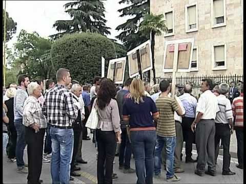 GREVA E URISE ISH TE PERNDJEKURIT PROTESTE NE MBESHTETJE TE GREVES LAJM
